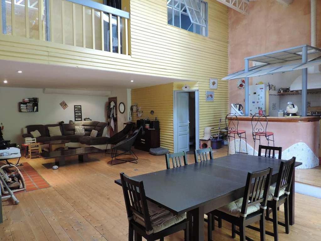 Appartement Duplex avec terrasse tropézienne à Pézenas Extérieur photo