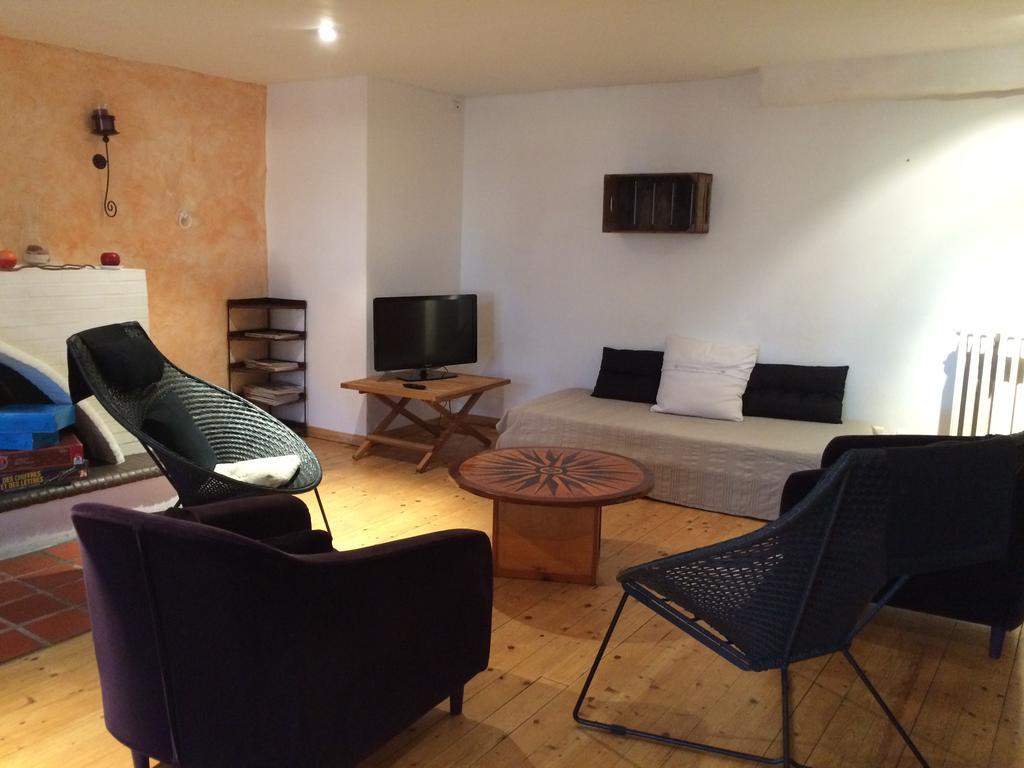 Appartement Duplex avec terrasse tropézienne à Pézenas Extérieur photo