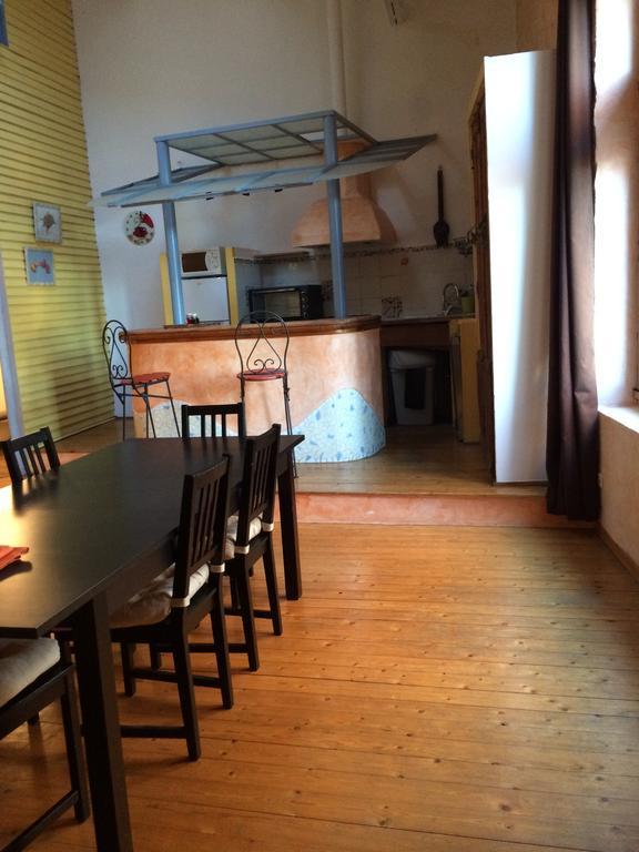 Appartement Duplex avec terrasse tropézienne à Pézenas Extérieur photo
