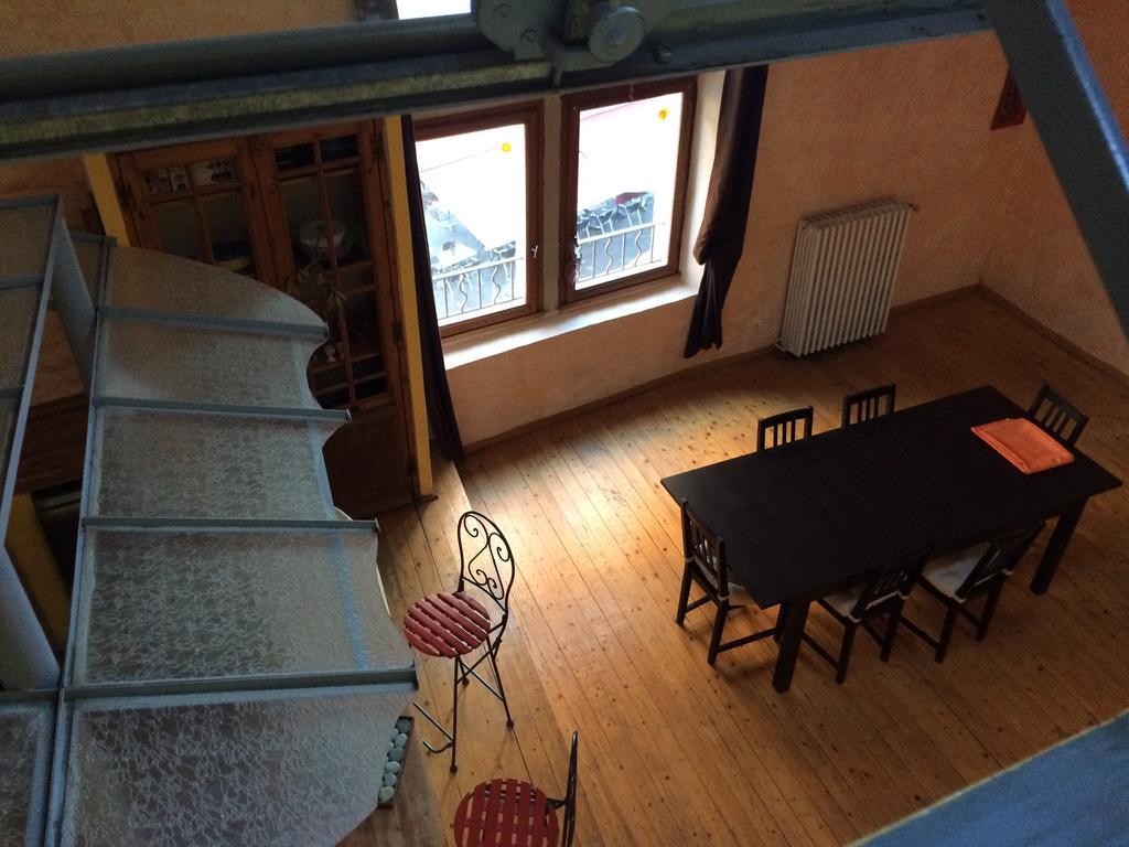 Appartement Duplex avec terrasse tropézienne à Pézenas Extérieur photo