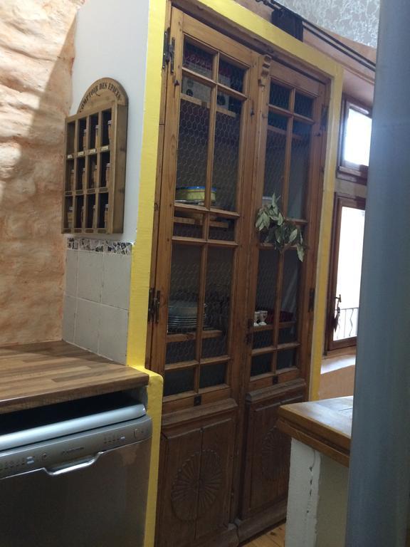 Appartement Duplex avec terrasse tropézienne à Pézenas Extérieur photo